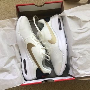 NIB Nike Air Max Oketo Sneakers